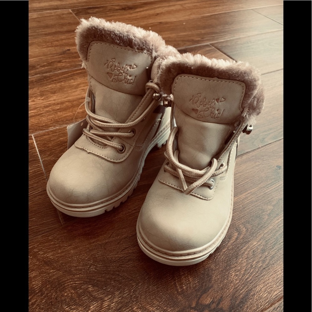 Girls boots